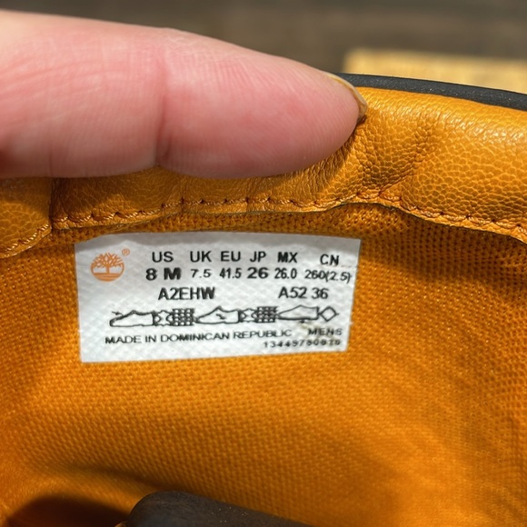 Brand new in box Timberland black full grain leather with moc toe in size 8. - Picture 6 of 6